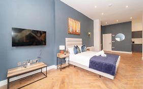 Morden Studio Flat Moments Away From Brighton Seafront